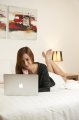 image vien-with-computer-on-bed-4-jpg